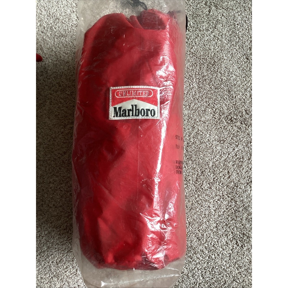 NEW VTG Marlboro Unlimited Red Sleeping Bag 88848 RECTANGULAR 1 Person